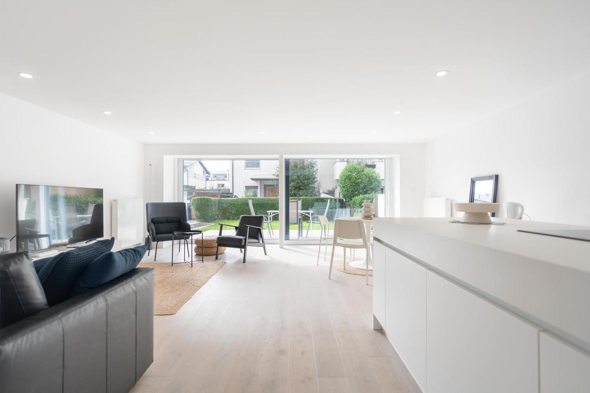 Black & White Apartments Rozna Dolina Λιουμπλιάνα Εξωτερικό φωτογραφία
