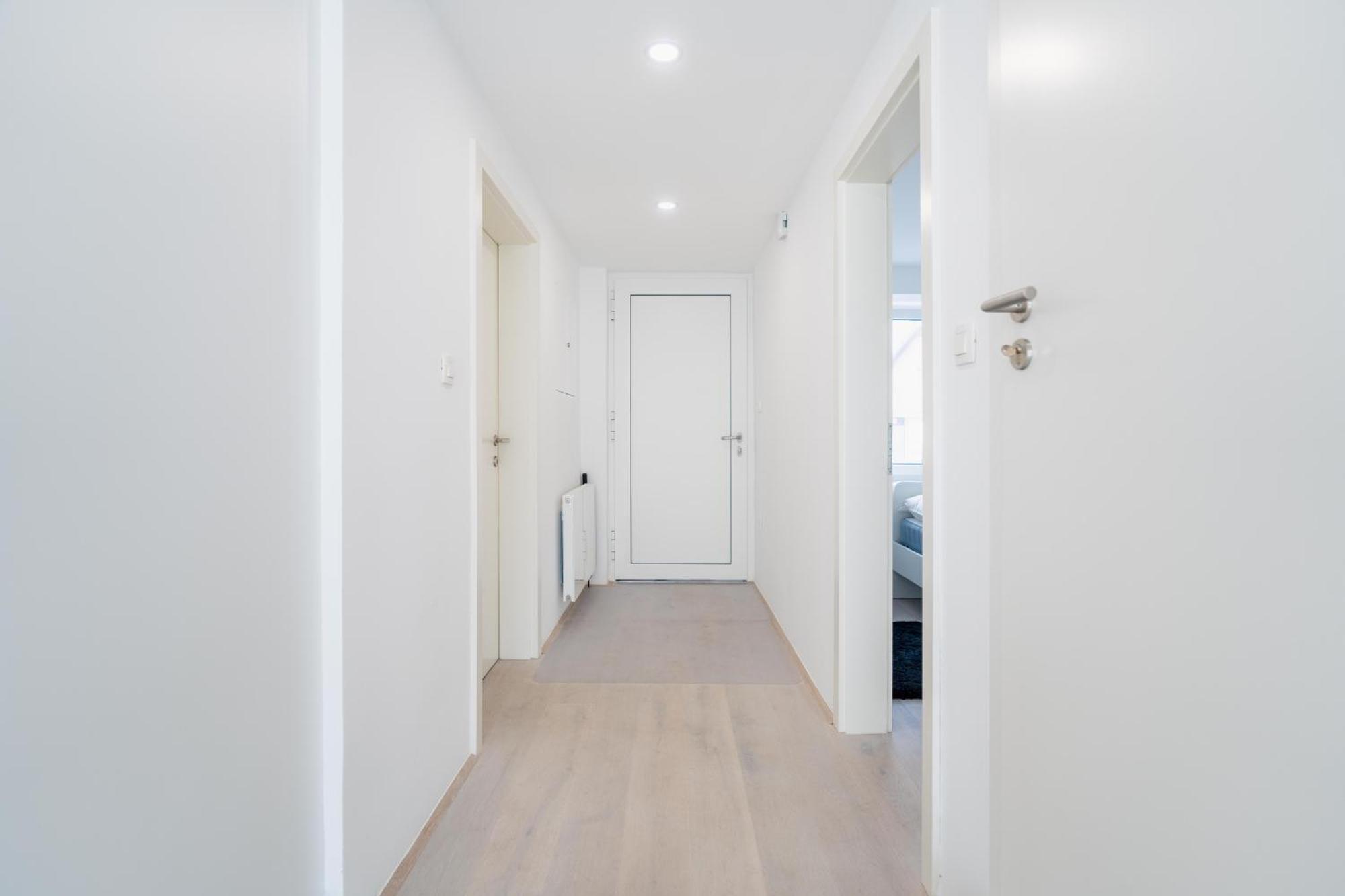 Black & White Apartments Rozna Dolina Λιουμπλιάνα Εξωτερικό φωτογραφία