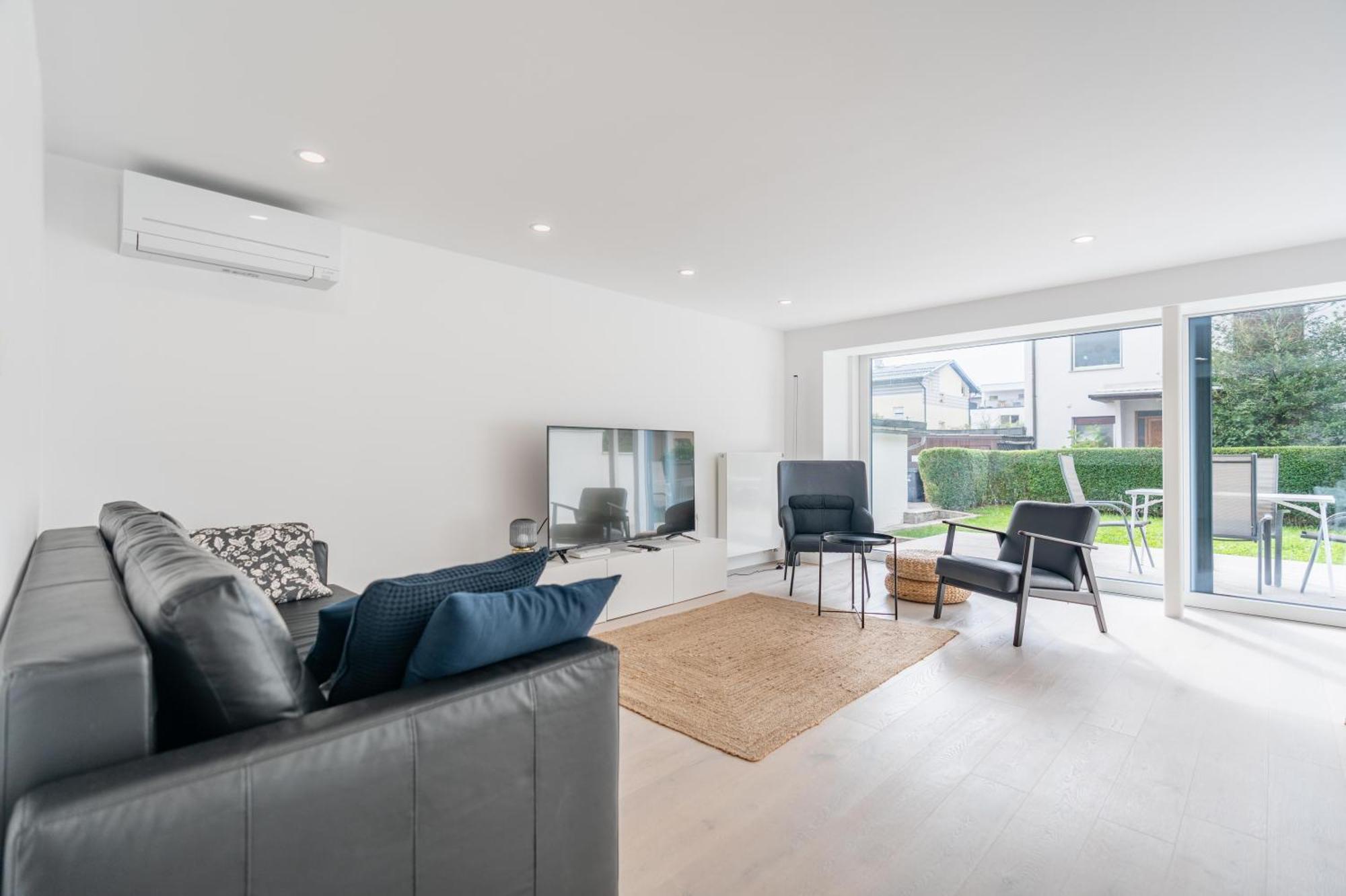 Black & White Apartments Rozna Dolina Λιουμπλιάνα Εξωτερικό φωτογραφία