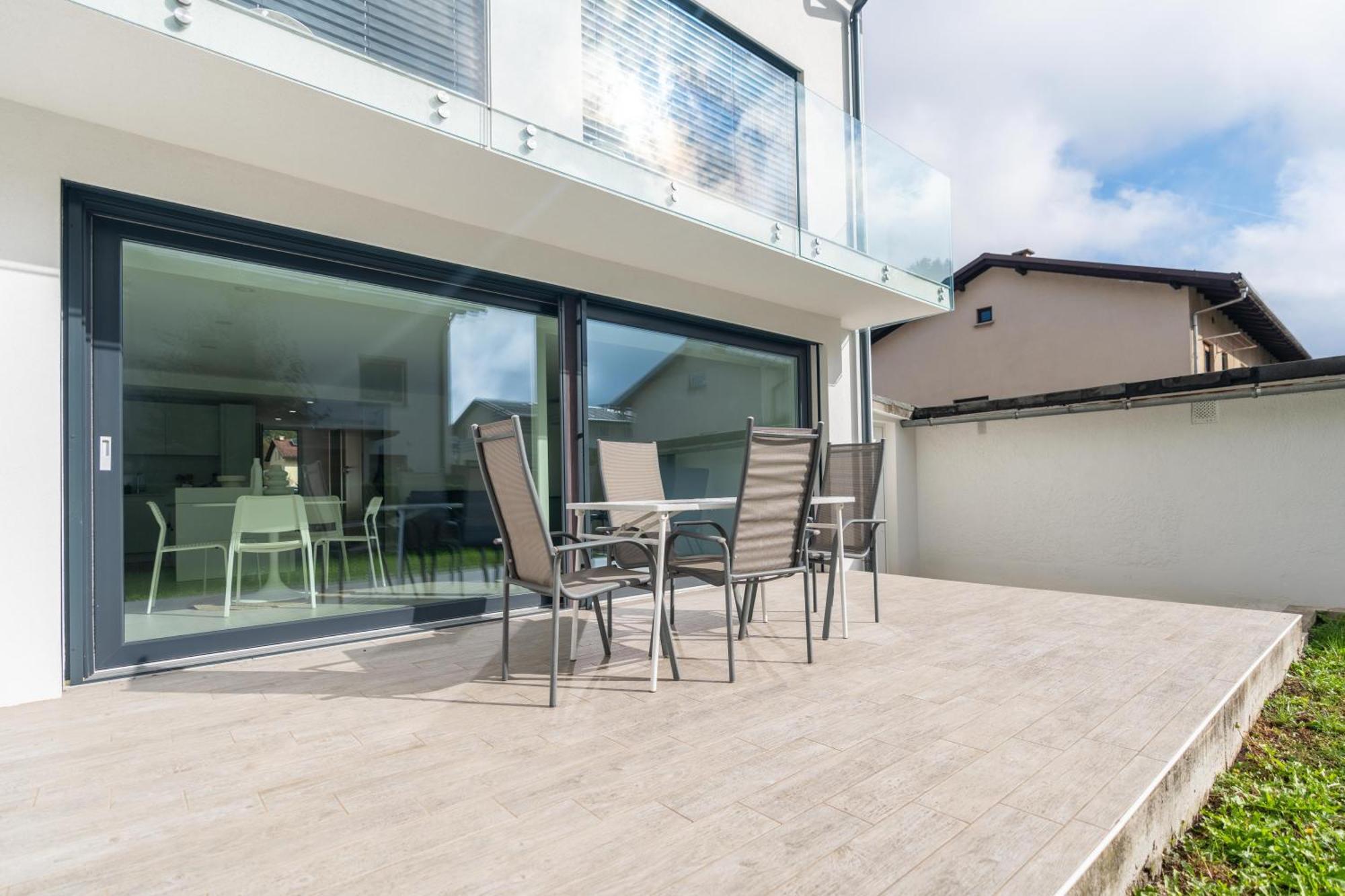 Black & White Apartments Rozna Dolina Λιουμπλιάνα Εξωτερικό φωτογραφία
