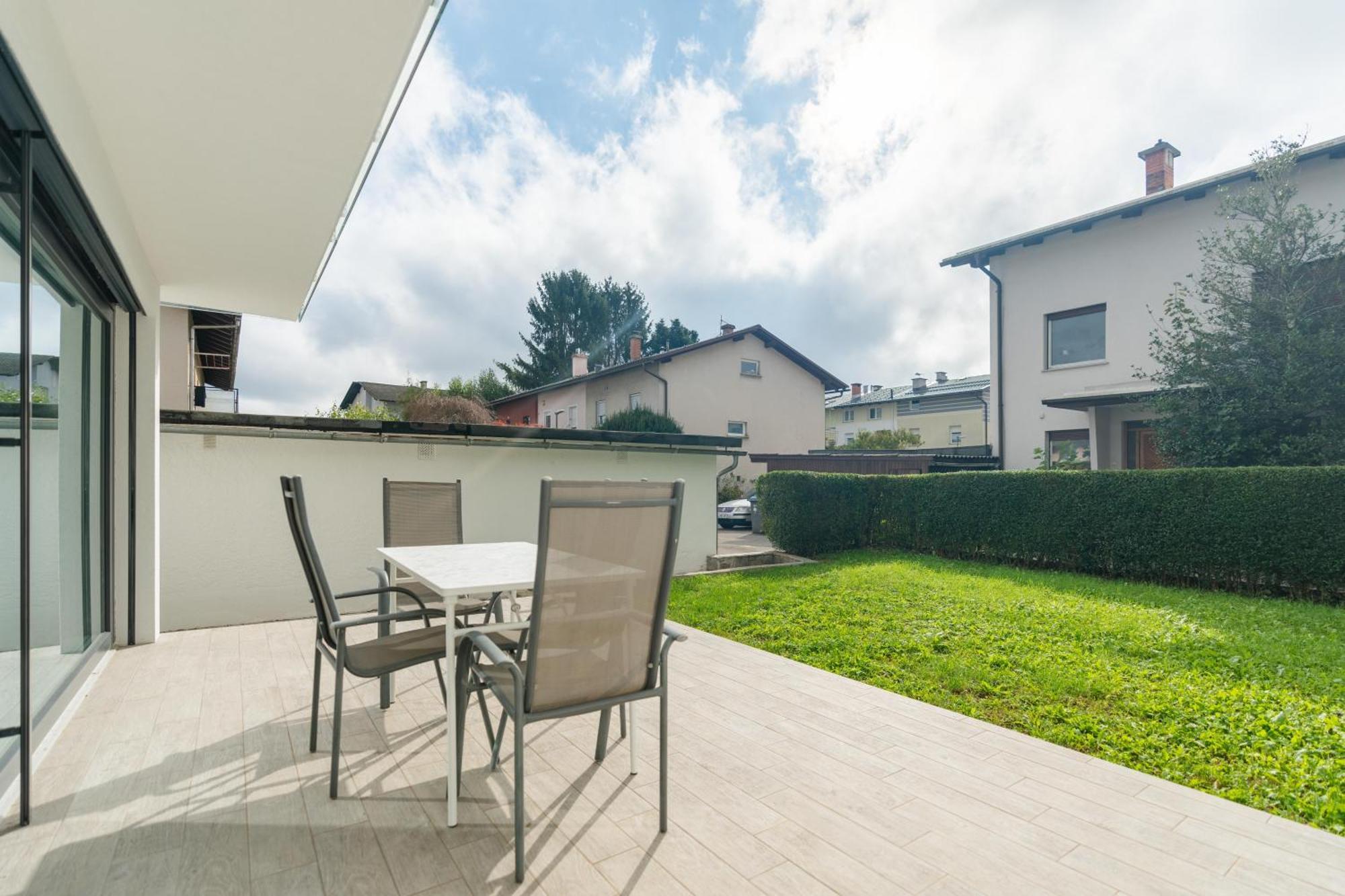 Black & White Apartments Rozna Dolina Λιουμπλιάνα Εξωτερικό φωτογραφία