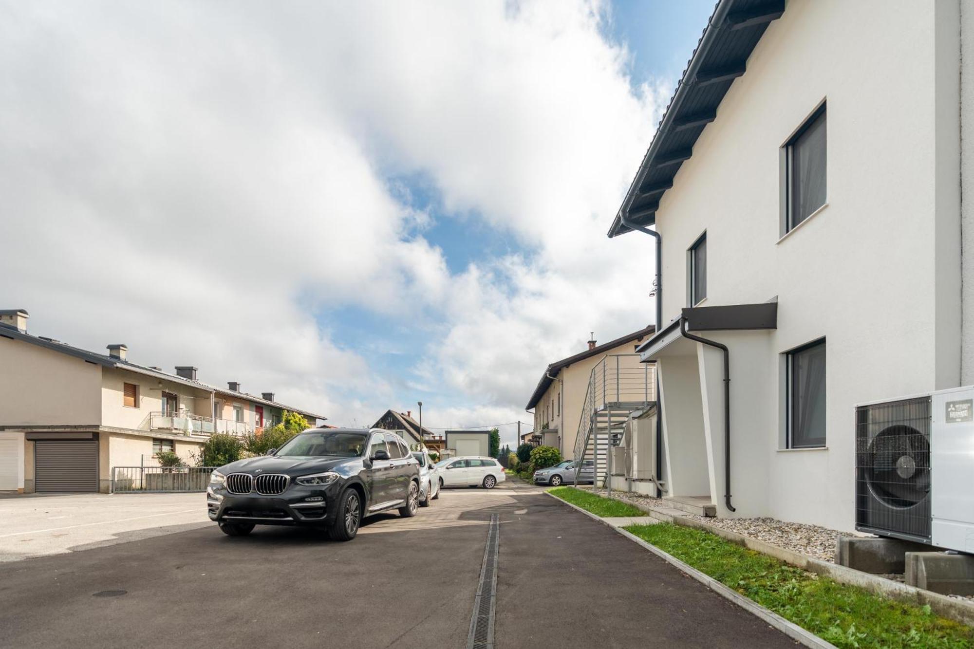 Black & White Apartments Rozna Dolina Λιουμπλιάνα Εξωτερικό φωτογραφία