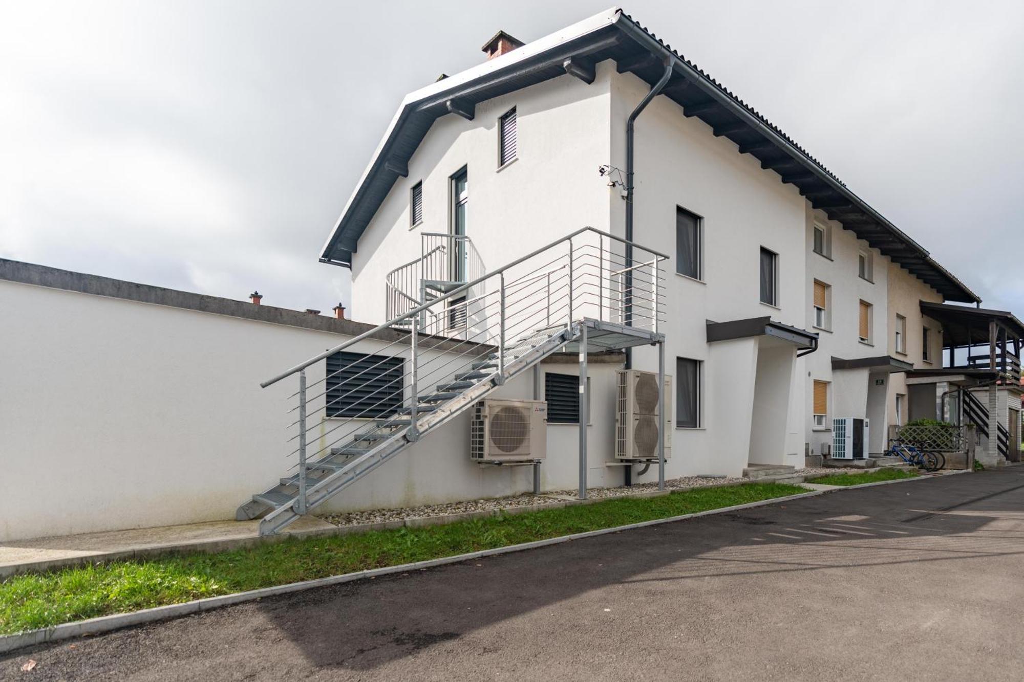 Black & White Apartments Rozna Dolina Λιουμπλιάνα Εξωτερικό φωτογραφία